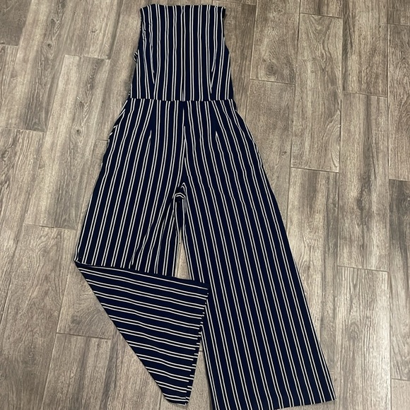 NWT Banana Republic Moss Crepe Navy and White Striped Jumpsuit - Picture 5 of 5
